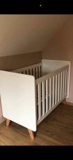 Lit bébé évolutif + matelas neuf, Kinderen en Baby's, Kinderkamer | Complete kinderkamers, Ophalen, Zo goed als nieuw