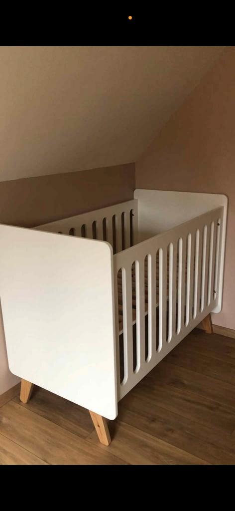 Lit bébé évolutif + matelas neuf, Kinderen en Baby's, Kinderkamer | Complete kinderkamers, Zo goed als nieuw, Ophalen
