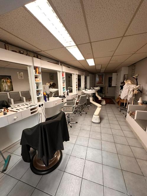 Te huur kapsalon met inboedel spiegels wasbakken stoelen, Zakelijke goederen, Bedrijfs Onroerend goed, Bedrijfsruimte, Huur