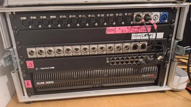 Allen and Heath AHM64, Musique & Instruments, Tables de mixage, Comme neuf, 20 canaux ou plus, Enlèvement