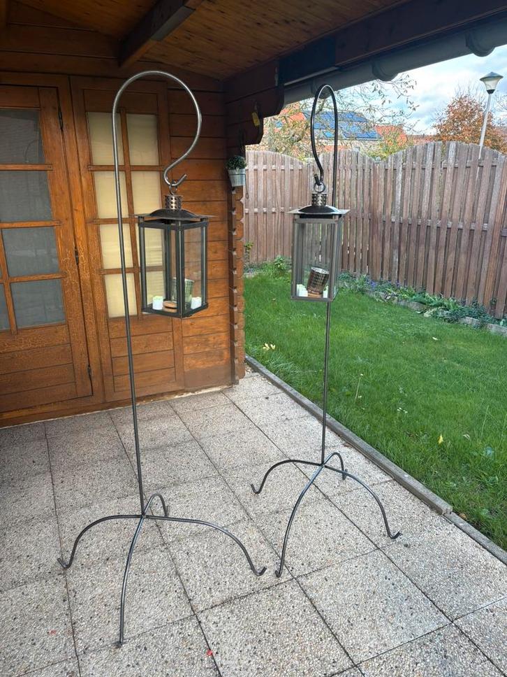 2 GROTE EN MOOIE WINDLICHTEN MET GLAS, Huis en Inrichting, Woonaccessoires | Kandelaars en Kaarsen, Gebruikt, Kandelaar, 75 cm of meer