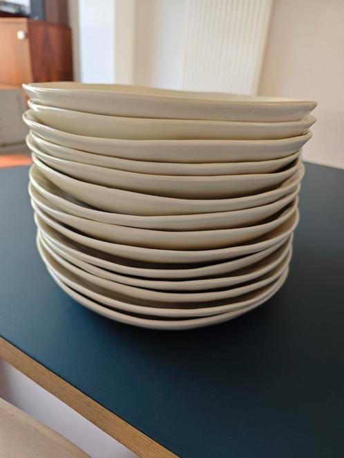 14 dinerborden HOME+ (stijl Pascale Naessens), Huis en Inrichting, Keuken | Servies, Gebruikt, Ophalen
