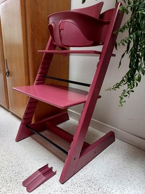 Stokke Tripp Trapp Pink met babyset en dienblad, Kinderen en Baby's, Kinderstoelen, Gebruikt, Meegroeistoel, Aanschuifbaar, Afneembaar eetblad