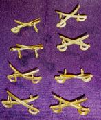 8 insignes gekruiste sabels ABL  voor uniform, Verzamelen, Verzenden, Landmacht, Lintje, Medaille of Wings
