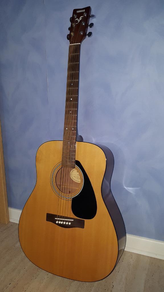 YAMAHA F-310 gitaar + accessoires, Muziek en Instrumenten, Snaarinstrumenten | Gitaren | Akoestisch, Zo goed als nieuw, Klassieke of Spaanse gitaar