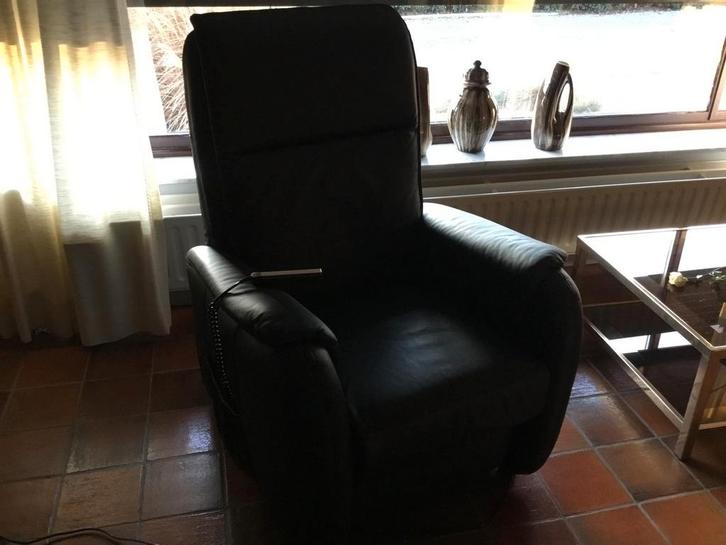 Elektrische relax met sta-op motor ZO GOED ALS NIEUW, Huis en Inrichting, Zetels | Zetels, Zo goed als nieuw, Eenpersoons, Leer