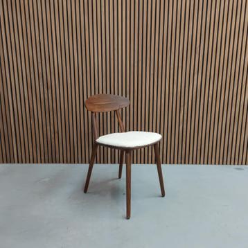Artisan Wu Chair Boucle beschikbaar voor biedingen