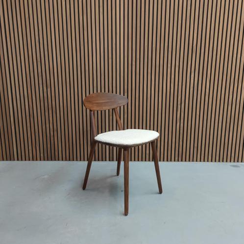Artisan Wu Chair Boucle, Antiek en Kunst, Antiek | Meubels | Stoelen en Sofa's, Ophalen of Verzenden