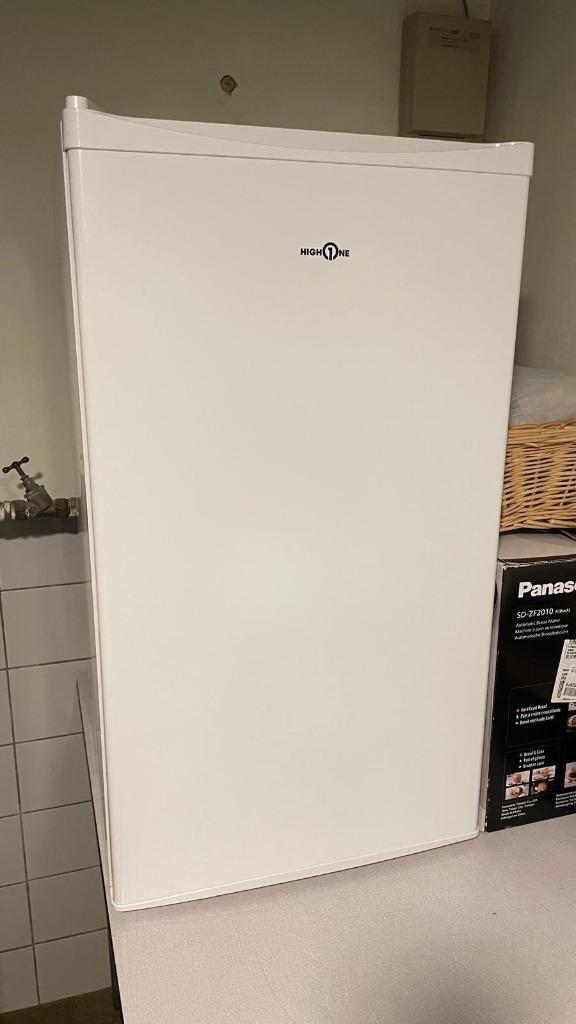 koelkast met vrieskast merk High One, tafelmodel ijskast, Elektronische apparatuur, Koelkasten en IJskasten, Gebruikt, Met vriesvak