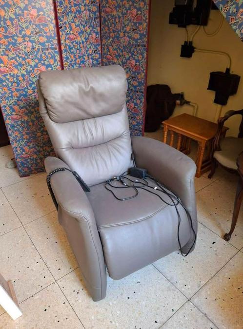 fauteuil relax électrique H 106 cm en cuir Himolla 9721, Huis en Inrichting, Fauteuils, Zo goed als nieuw, Leer, Ophalen of Verzenden