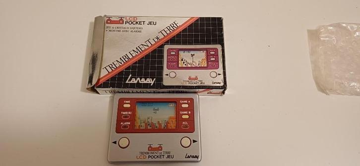 EARTHQUAKE LANSAY IN GAMEHORLOGE-STIJL IN EEN DOOS, Games en Spelcomputers, Games | Nintendo Game Boy, Gebruikt, 1 speler, Vanaf 3 jaar