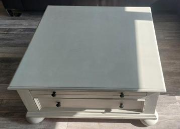 Grote stevige salontafel met grote lade en uittrekbare plank beschikbaar voor biedingen
