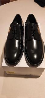 MOSCHINO schoenen maat 46, Enlèvement