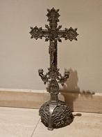 Staand Christelijk kruisbeeld, Ophalen