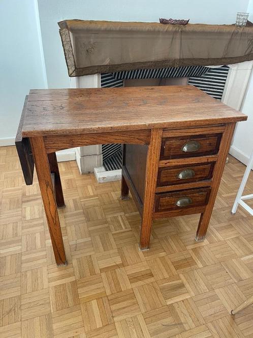 Bureau ancien en bois massif – années 1930/40, Antiek en Kunst, Antiek | Meubels | Tafels, Ophalen