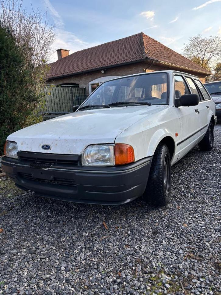 Ford Escort Estate 1800D 1988, Auto's, Oldtimers, Particulier, Ford, Diesel, Break, 5 deurs, Handgeschakeld, Wit, Grijs, Overige bekleding
