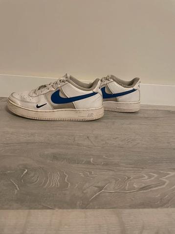 Nike air force beschikbaar voor biedingen