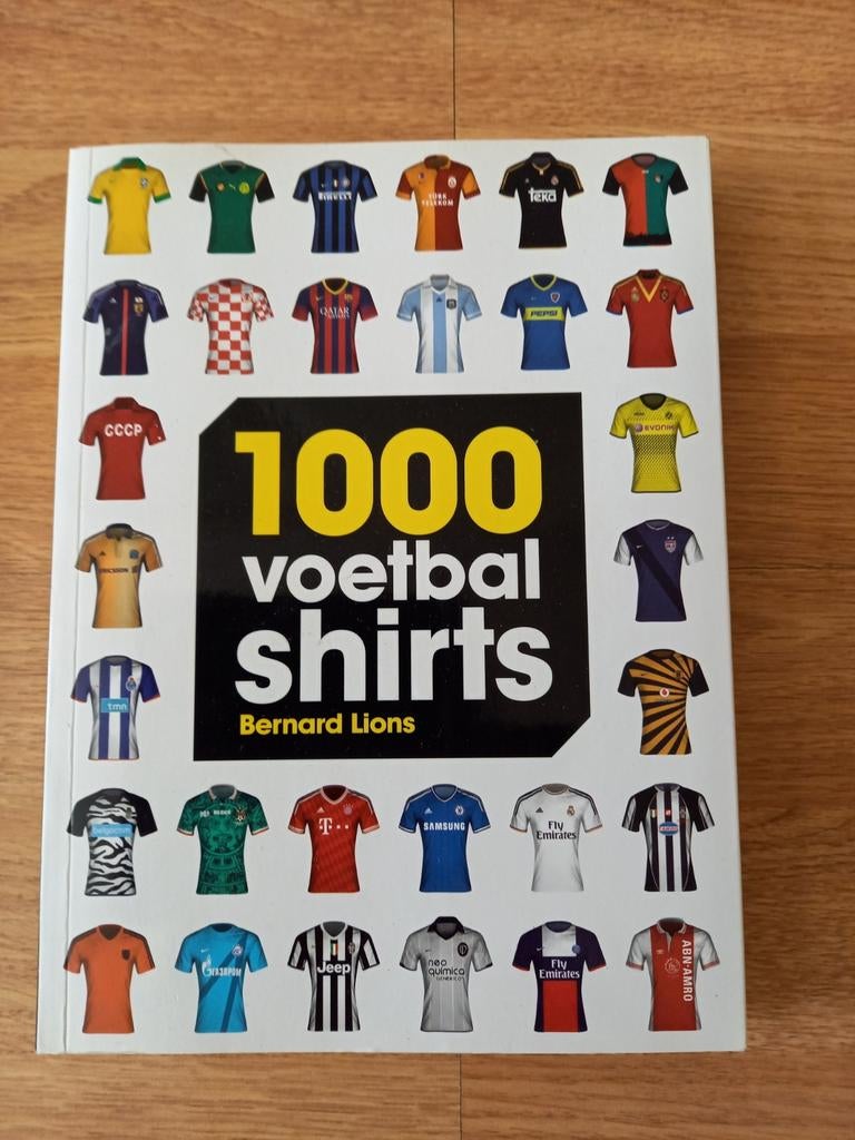 VOYAGEZ À TRAVERS LE MONDE AVEC 1000 MAILLOTS DE FOOTBALL, Livres, Livres de sport, Enlèvement ou Envoi
