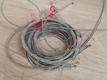 Gratis: snaren voor basgitaar beschikbaar voor biedingen