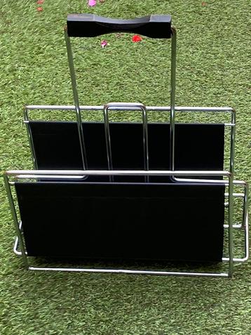 Vintage design krantenmand seventies beschikbaar voor biedingen