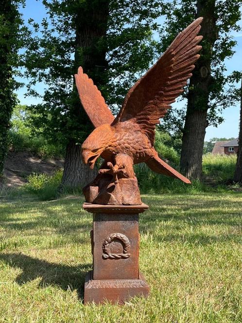 Aigle sur socle - entièrement en fonte, Jardin & Terrasse, Statues de jardin, Neuf, Enlèvement ou Envoi