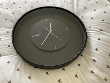 Wandklok beschikbaar voor biedingen