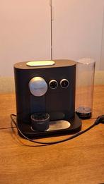 Nespresso koffiemachine + melkopschuimer + ontkalking, Elektronische apparatuur, Ophalen, Koffiemachine, Zo goed als nieuw, 1 kopje