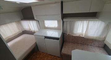 Caravan  1980 ,,  750kg  volledig in orde rijbewijs B  disponible aux enchères