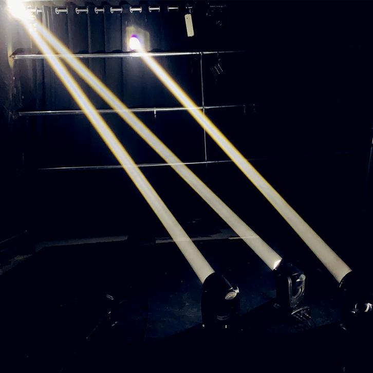 BLACK FRIDAY PROMO Nieuwe First Class 160W BEAM LED MOVINGH, Muziek en Instrumenten, Licht en Laser, Nieuw, Licht, Geluidgestuurd