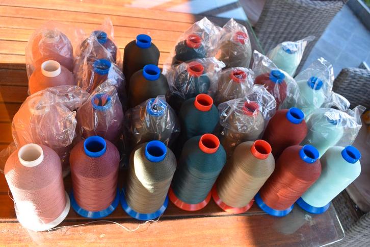 27 grote konen mousse garens b17, Hobby en Vrije tijd, Naaien en Fournituren, Nieuw, Garen of Naald(en), Ophalen of Verzenden