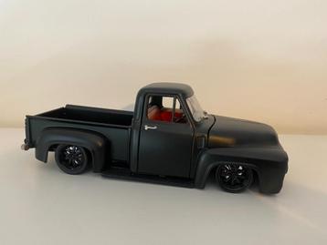 FORD 1/18 PICK UP TRUCK LOWERED