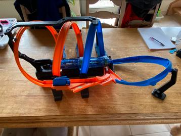 2 hotwheels race banen  beschikbaar voor biedingen