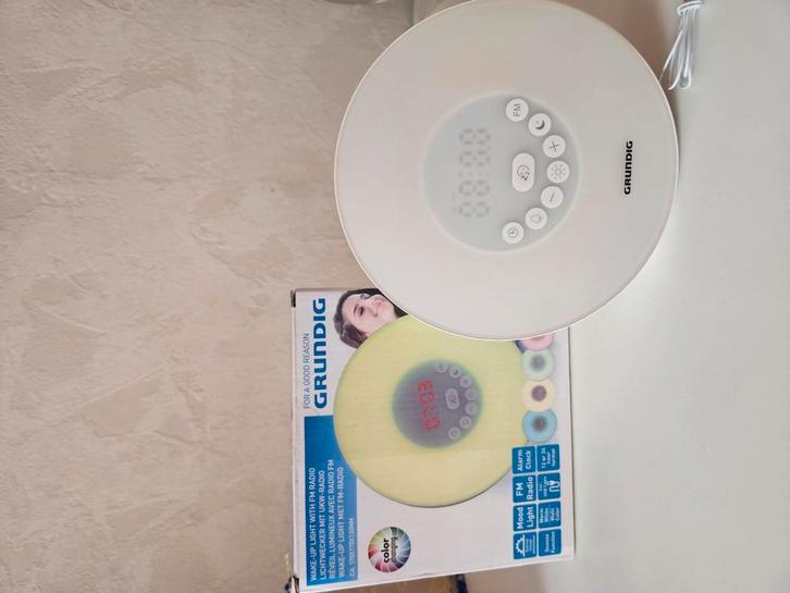 Réveil lumineux Grundig – wake-up light + radio FM, Elektronische apparatuur, Wekkers, Nieuw, Ophalen of Verzenden