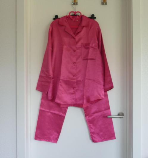 Fuchsia roze satijnen pyjama hemd en broek Maat 38, Kleding | Dames, Pyjama's, Maat 38/40 (M), Ophalen of Verzenden