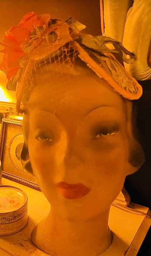 Prachtige mooie jonge Damme met prachtig antieke hoedje, Antiek en Kunst, Curiosa en Brocante, Ophalen of Verzenden