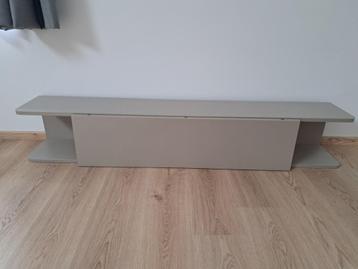 Wandmeubel beschikbaar voor biedingen