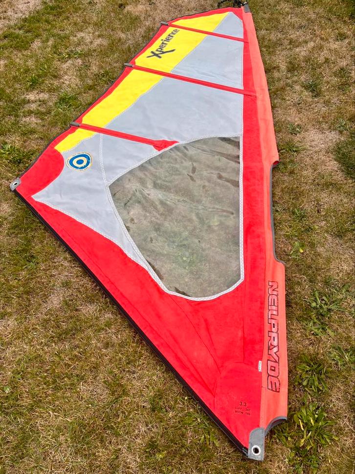 Neilpryde Xperience  windsurf zeilen 3.3 en 4.0 en masten, Watersport en Boten, Windsurfen, Gebruikt, Zeil, Met draagtas, Minder dan 5 m²