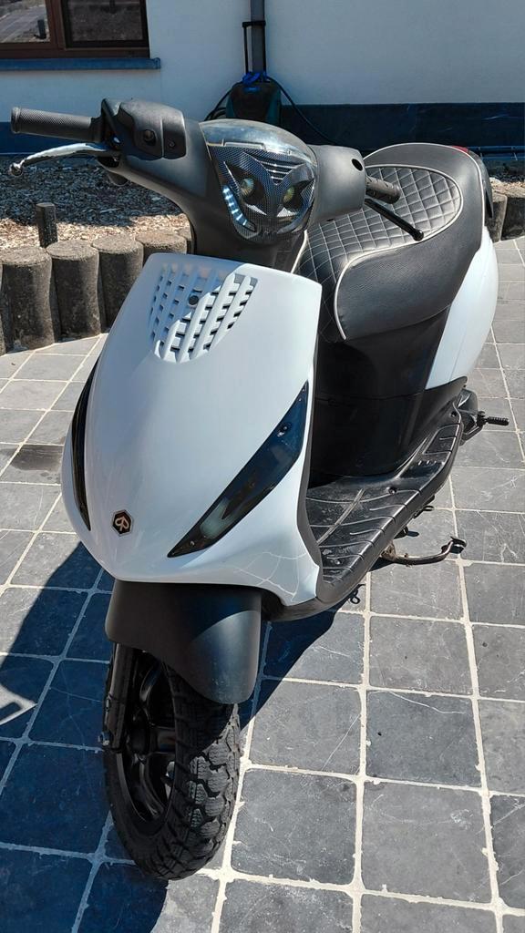 piaggio zip 50cc, Fietsen en Brommers, Scooters | Piaggio, Gebruikt, Zip, Ophalen