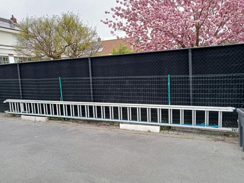 ladder Solide, Doe-het-zelf en Bouw, Ladders en Trappen, Zo goed als nieuw, Ladder, 4 meter of meer, Ophalen