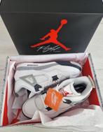 Air Jordan 4 Retro „White Cement” 2025 - Nieuw - Maat 45, Ophalen of Verzenden, Nieuw, Schoenen