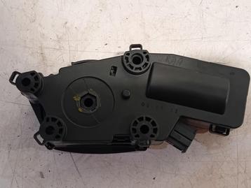 SLOTVANGER ACHTERKLEP ELEKTR. Superb (3TAA) (3T0827299B) beschikbaar voor biedingen