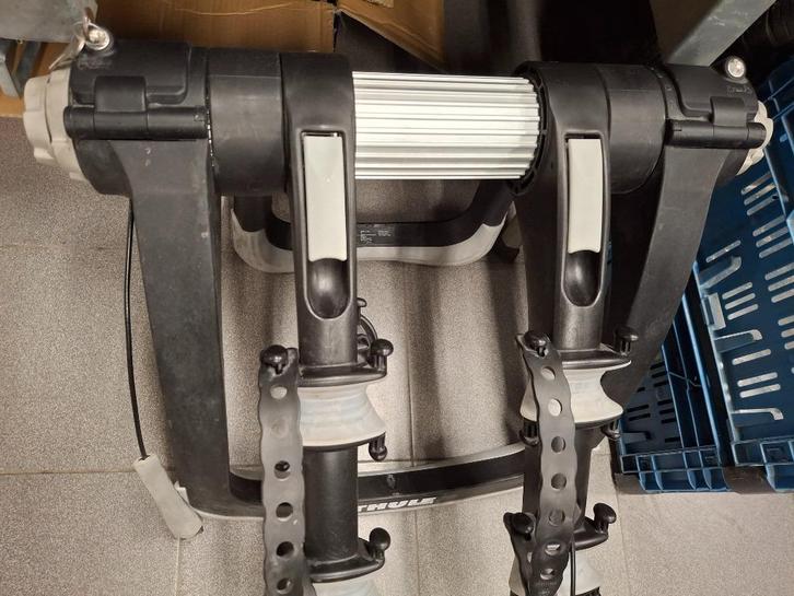 Circuit Thule 991, Autos : Divers, Porte-vélos, Utilisé, Porte-hayon, 2 vélos, Enlèvement