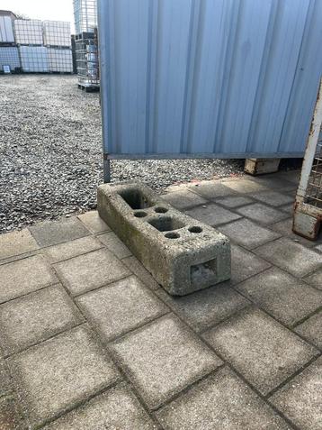 Betonvoet voor werfnet beschikbaar voor biedingen