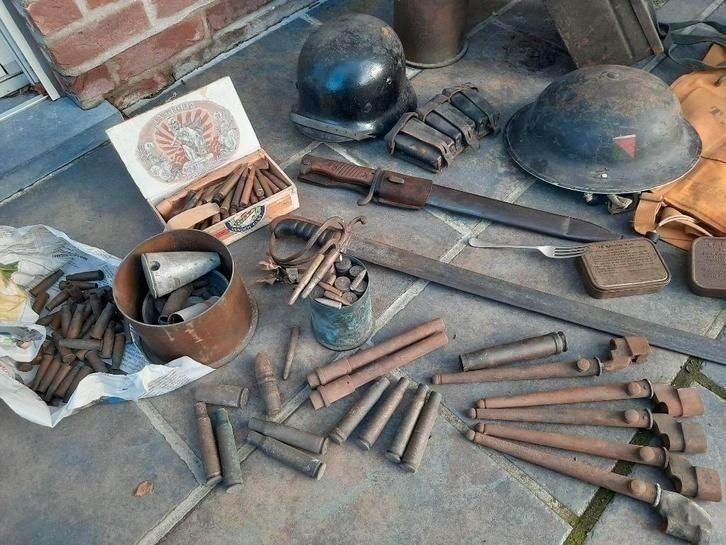 GEZOCHT: militaire voorwerpen of verzameling leger WOI WOII, Antiquités & Art, Antiquités | Autres Antiquités, Enlèvement ou Envoi