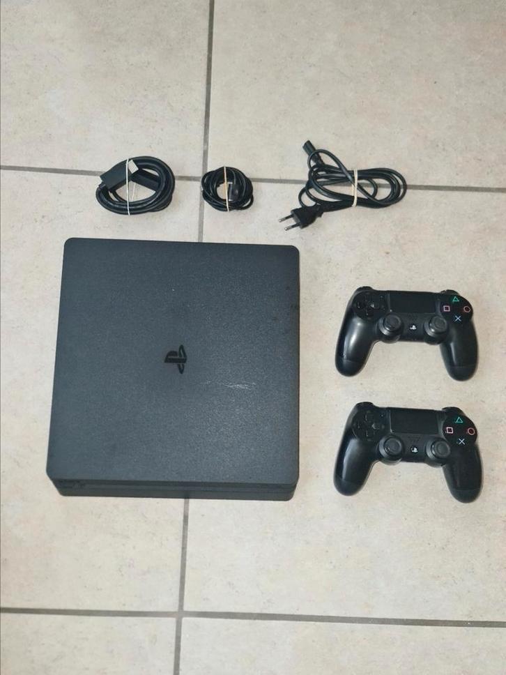 Sony Playstation 4 Slim - 2 Controllers, Games en Spelcomputers, Spelcomputers | Sony PlayStation 4, Zo goed als nieuw, Slim, Met 2 controllers