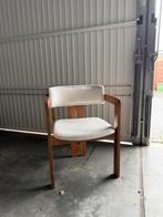 Design stoel met houten frame – €50, Enlèvement, Comme neuf