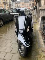 Scooter Venesi 50cc, Fietsen en Brommers, Overige merken, Benzine, Gebruikt