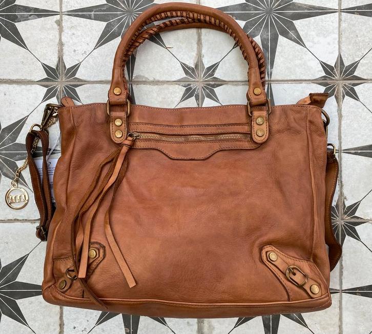 Schoudertas Mia Tomazzi, Handtassen en Accessoires, Tassen | Schoudertassen, Nieuw, Leer, Ophalen of Verzenden