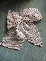 Witte haarspeld met bolletjes, Handtassen en Accessoires, Uiterlijk | Haarverzorging, Ophalen, Nieuw, Haarspeld