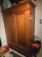 Garde robe chêne, Enlèvement